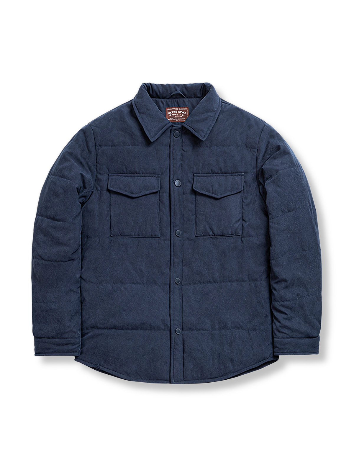 ブルーとアーミーグリーンの2色展開ソフトシェルピーチスキンダウンジャケットの全体と胸ポケットディテールを写した写真