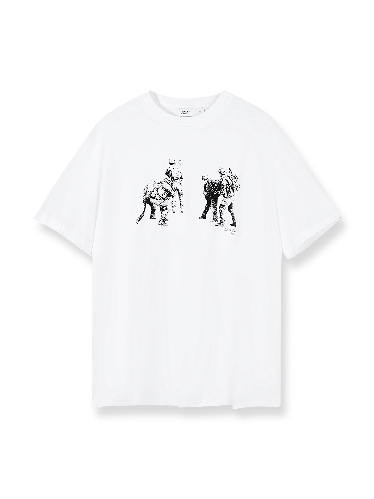 ミリタリーの美学を現代に再構築したルーズTシャツ