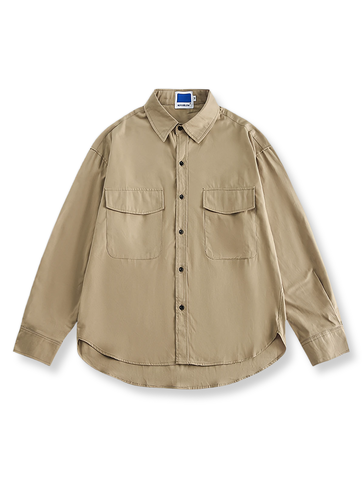 大容量ワークポケットが特徴のソリッドカラーワークポケットシャツ。