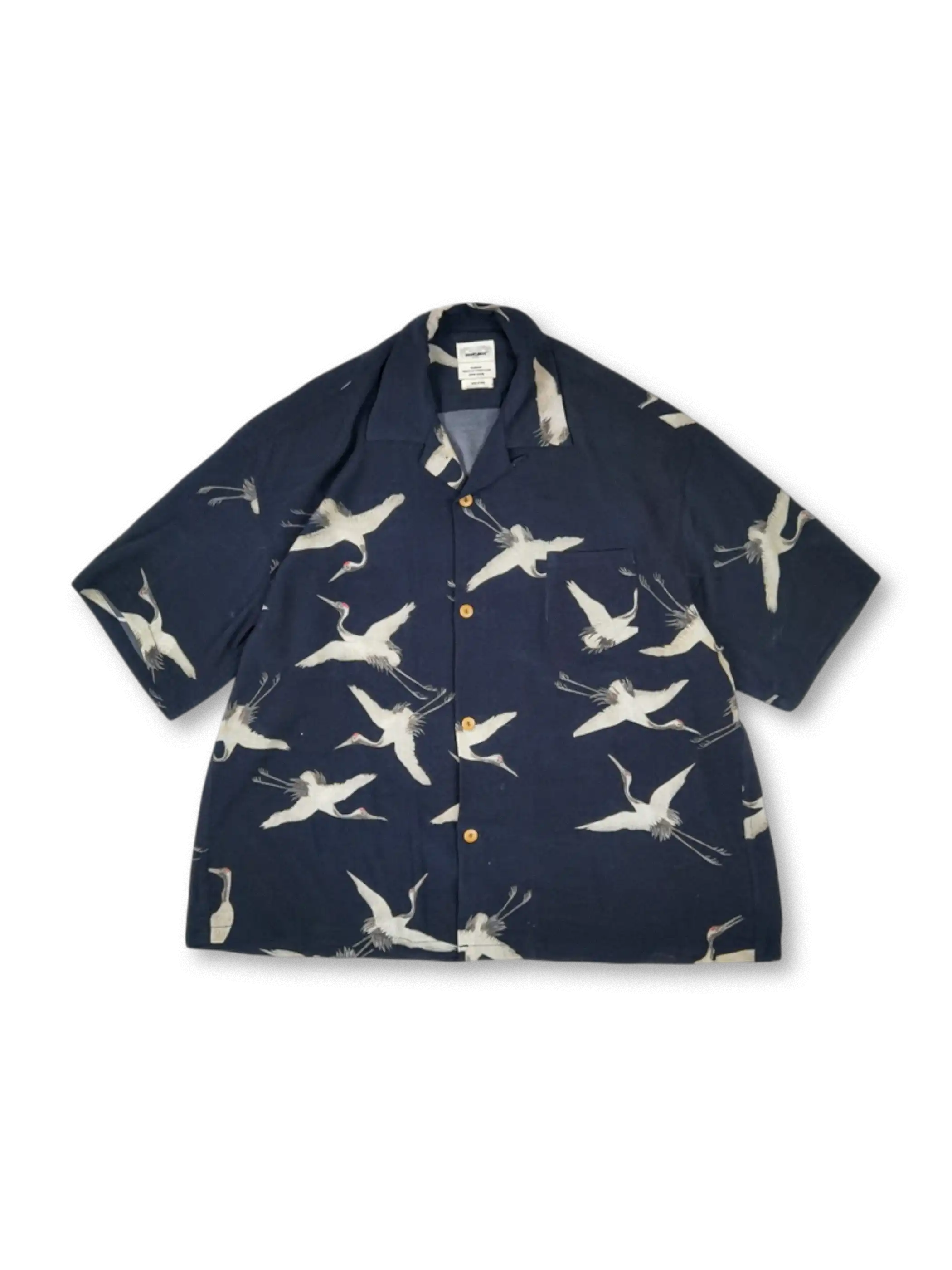 「瑞鶴図」モチーフの仙鶴柄と人造シルク素材が特徴の半袖キューバシャツ