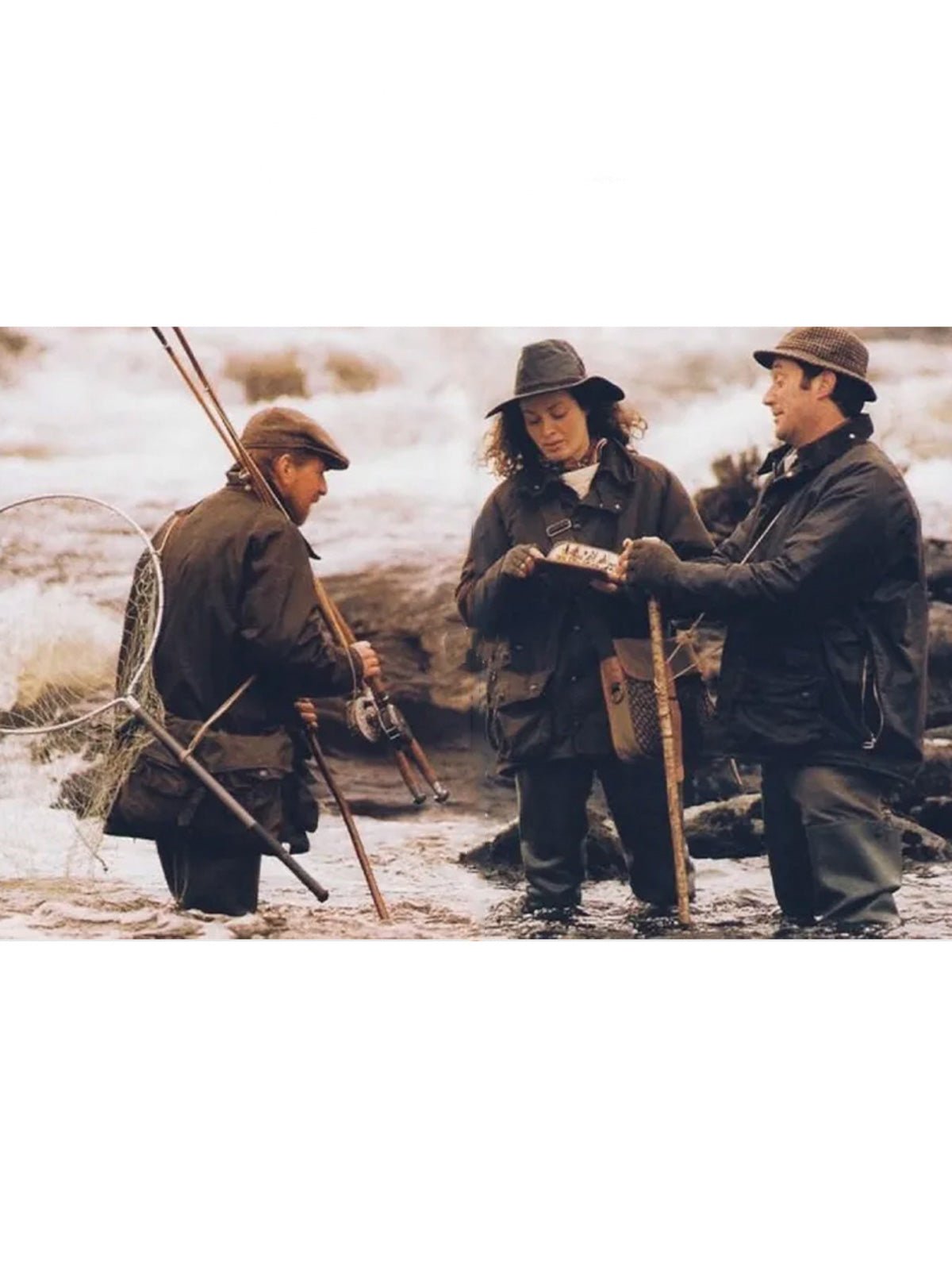 ワックス加工の質感とDリングディテールのクローズアップ