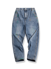 スプラッシュインクアートが映えるストレートデニムパンツ