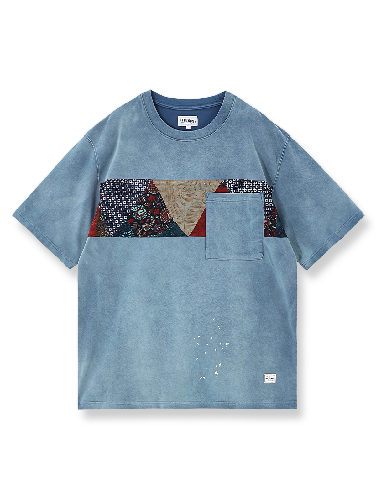 ろうけつ染めと古布パッチワークを施したウォッシュ加工Tシャツ。