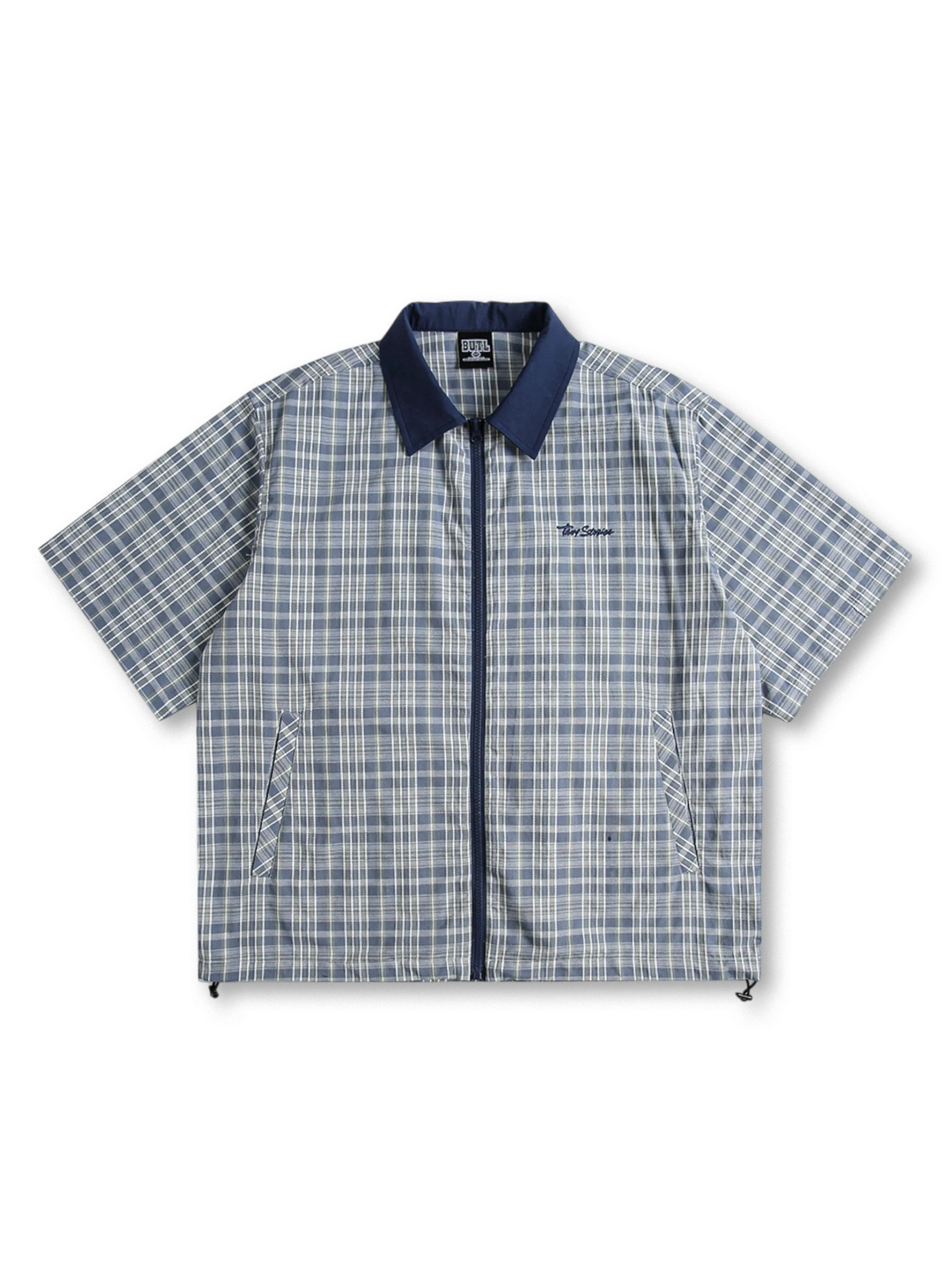 チェック柄と切り替えパネルが特徴のジップフロントワークシャツ