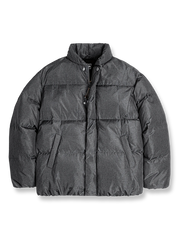 撥水ツートン平織り素材とホワイトダックダウンが特徴のスタンドカラーダウンジャケット。