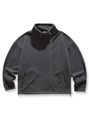 スタンドカラーフリーススウェットの全体正面画像、調節可能ドローコードとサイドポケットのディテール。