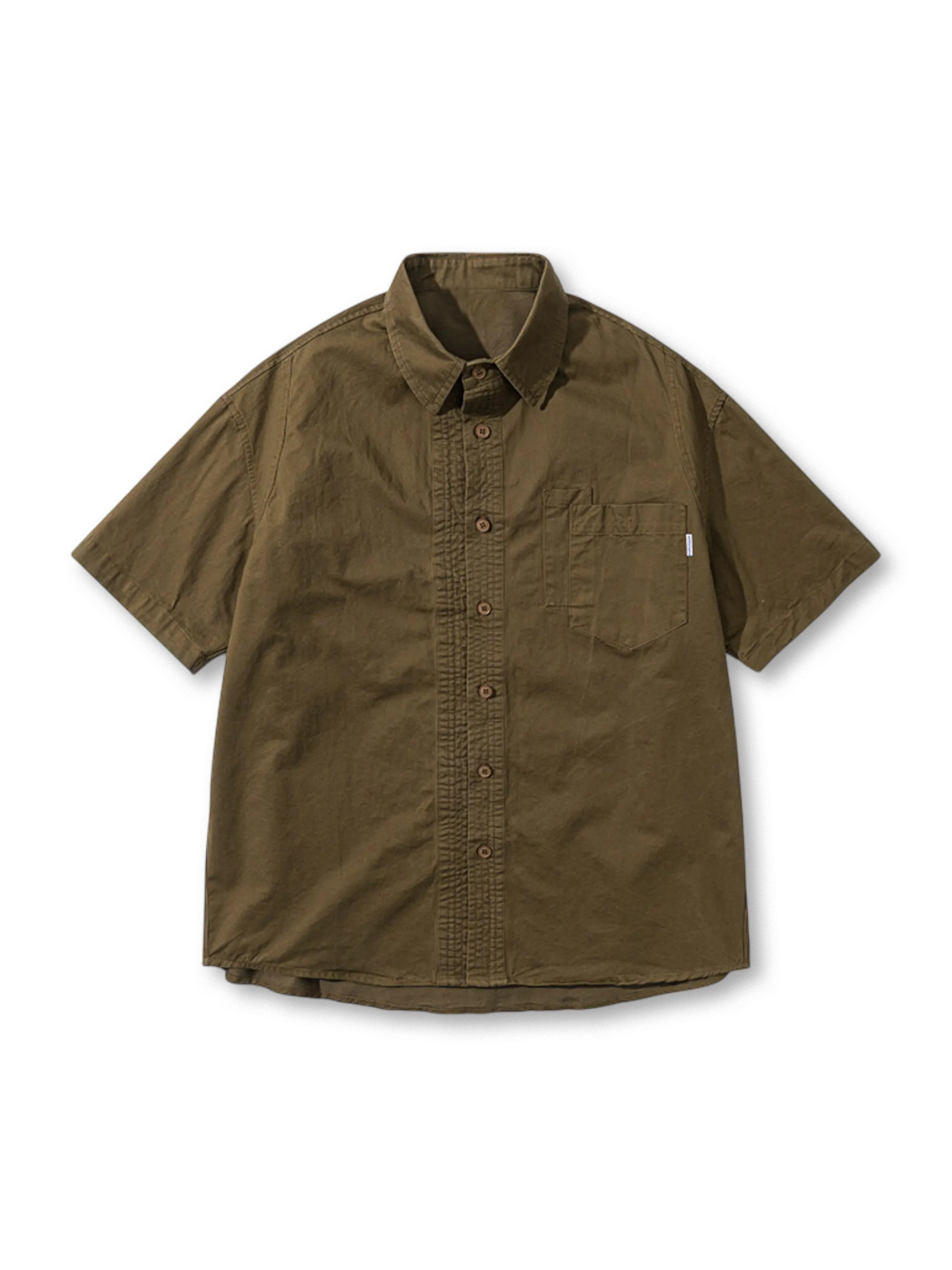 ヴィンテージミリタリー風圧線加工とリラックスフィットが特徴のルーズシャツ