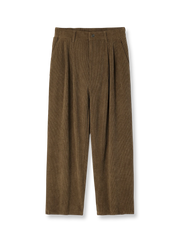 特別染色ポリエステルコーデュロイのストレートワイドパンツ。毛玉防止とストライプ模様が特徴。