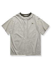 ストライプ柄とドローストリング襟元を特徴とする半袖Tシャツの画像。