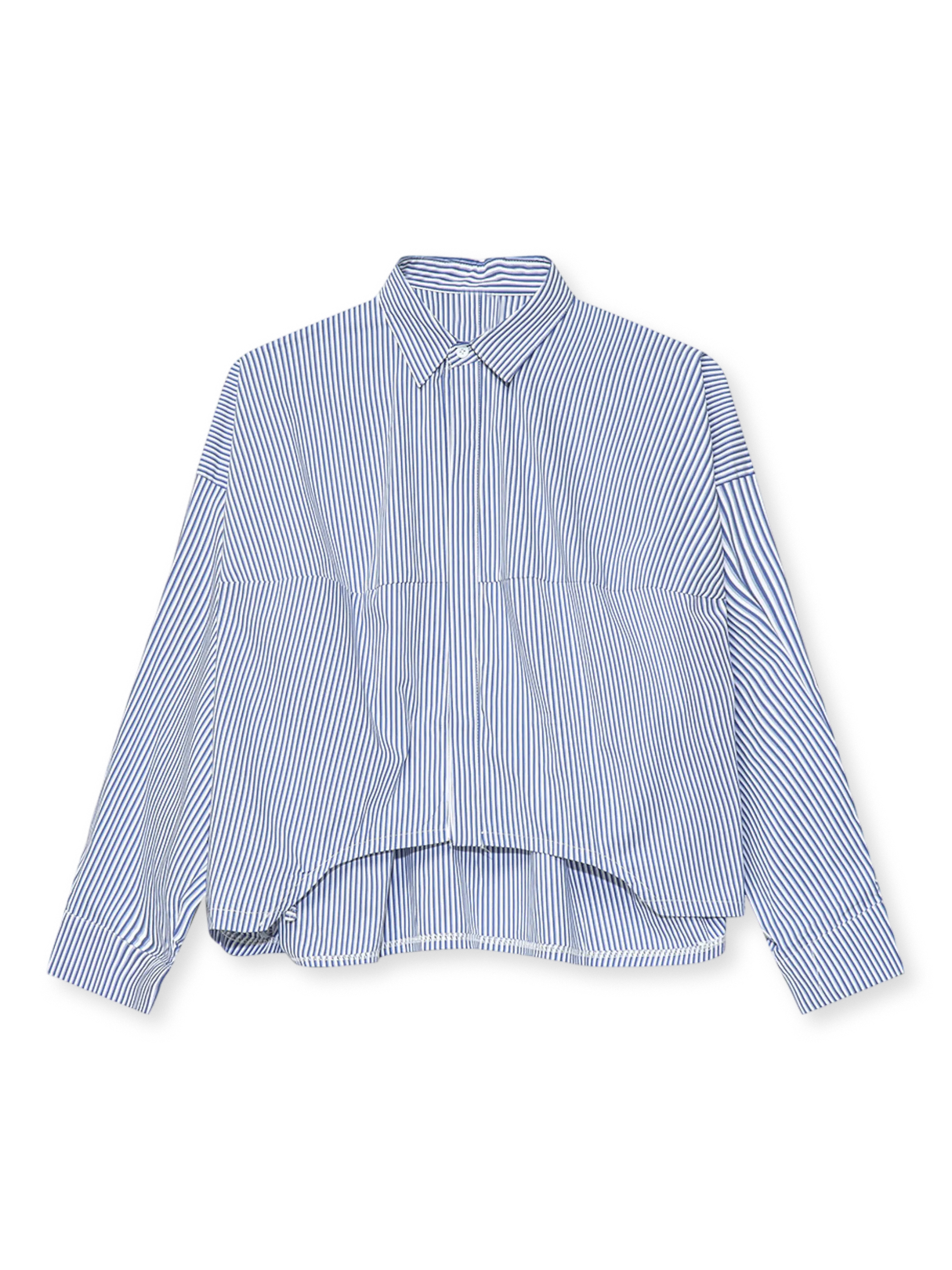 フレンチワーク着想のドロップショルダーとイレギュラーヘムが特徴の縦ストライプシャツ。通気性・耐久性と伸縮性を備え、爽やかなマリンテイストが大人カジュアルを演出。