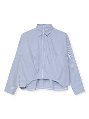 フレンチワーク着想のドロップショルダーとイレギュラーヘムが特徴の縦ストライプシャツ。通気性・耐久性と伸縮性を備え、爽やかなマリンテイストが大人カジュアルを演出。