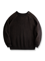 ストライプ編みが特徴のラグランスリーブセーター