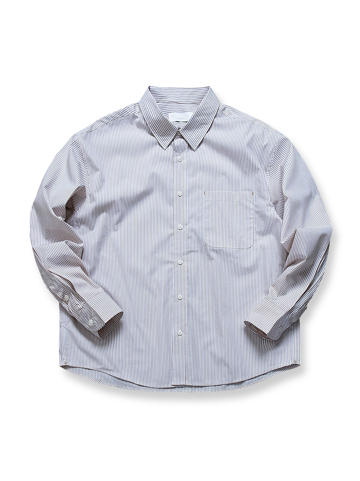 さわやかなストライプ柄の長袖シャツ
