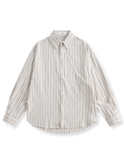 シンプルなストライプ柄とルーズフィットが特徴のカジュアルシャツ。
