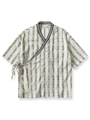 レトロなストライプ配色とはんてんシルエットが特徴の軽量ポリエステルシャツ。