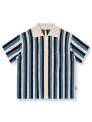 ストライプ配色が特徴のワイドシルエット半袖シャツ