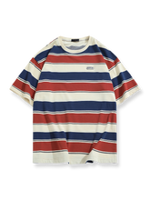 赤・青・白のストライプが映えるクルーネック半袖Tシャツの前面が見える商品画像