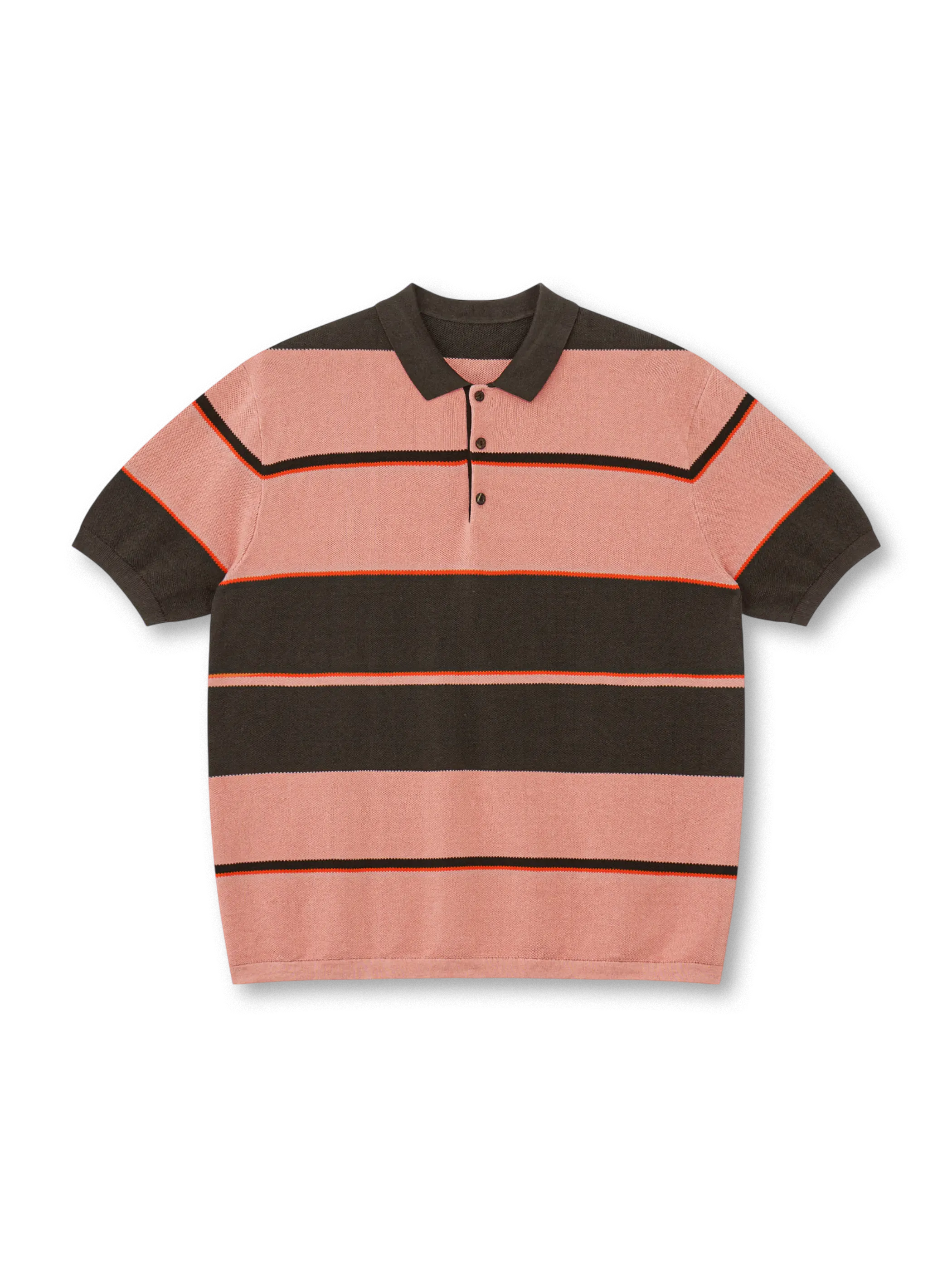 原糸染めのマルチストライプ柄とドロップショルダーが特徴のハイゲージニットポロシャツ。クラシックな三つボタン仕様で夏も快適。