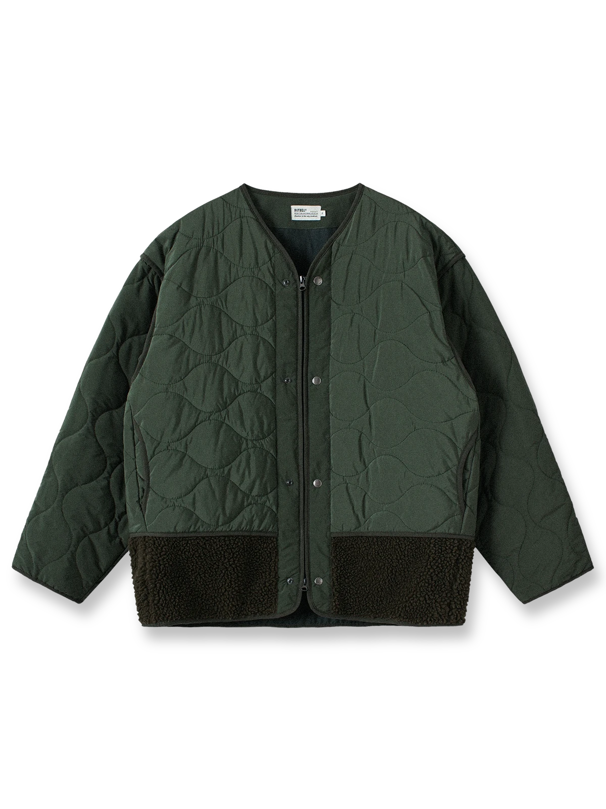 三防テクノロジーと3M™シンサレート中綿を使用したダイヤキルティングジャケット。シープボア裾と調節可能袖口付き。