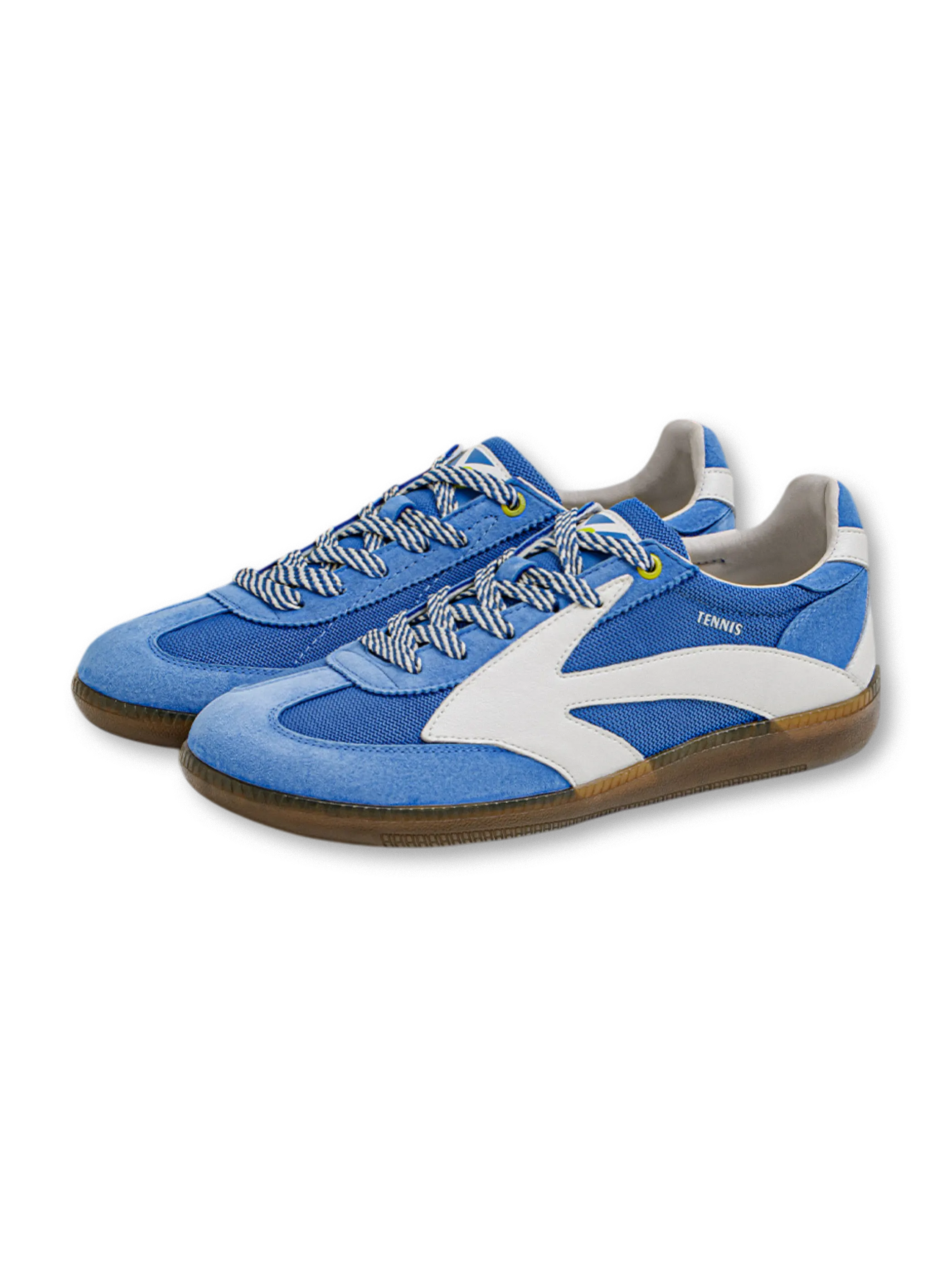 T字トゥガードとガムソールが特徴のテニスブルー復刻GATトレーナー