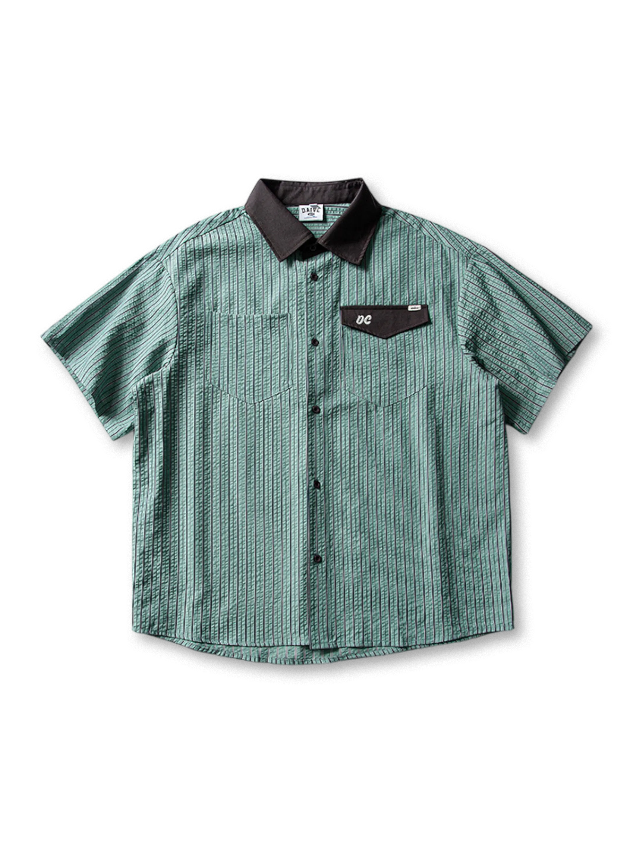 テクスチャードストライプと異素材切り替えが特徴のヴィンテージ風ワークシャツ