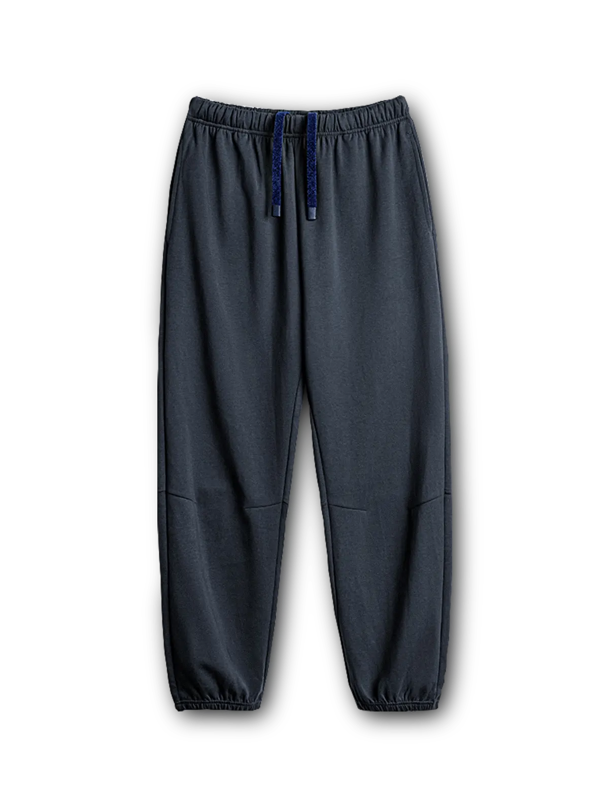 膝の立体ダーツとジョガー仕様の裾で快適さと脚長効果を備えた、蚀毛加工素材使用のアメリカンルーズシルエットジョガースウェットパンツ。