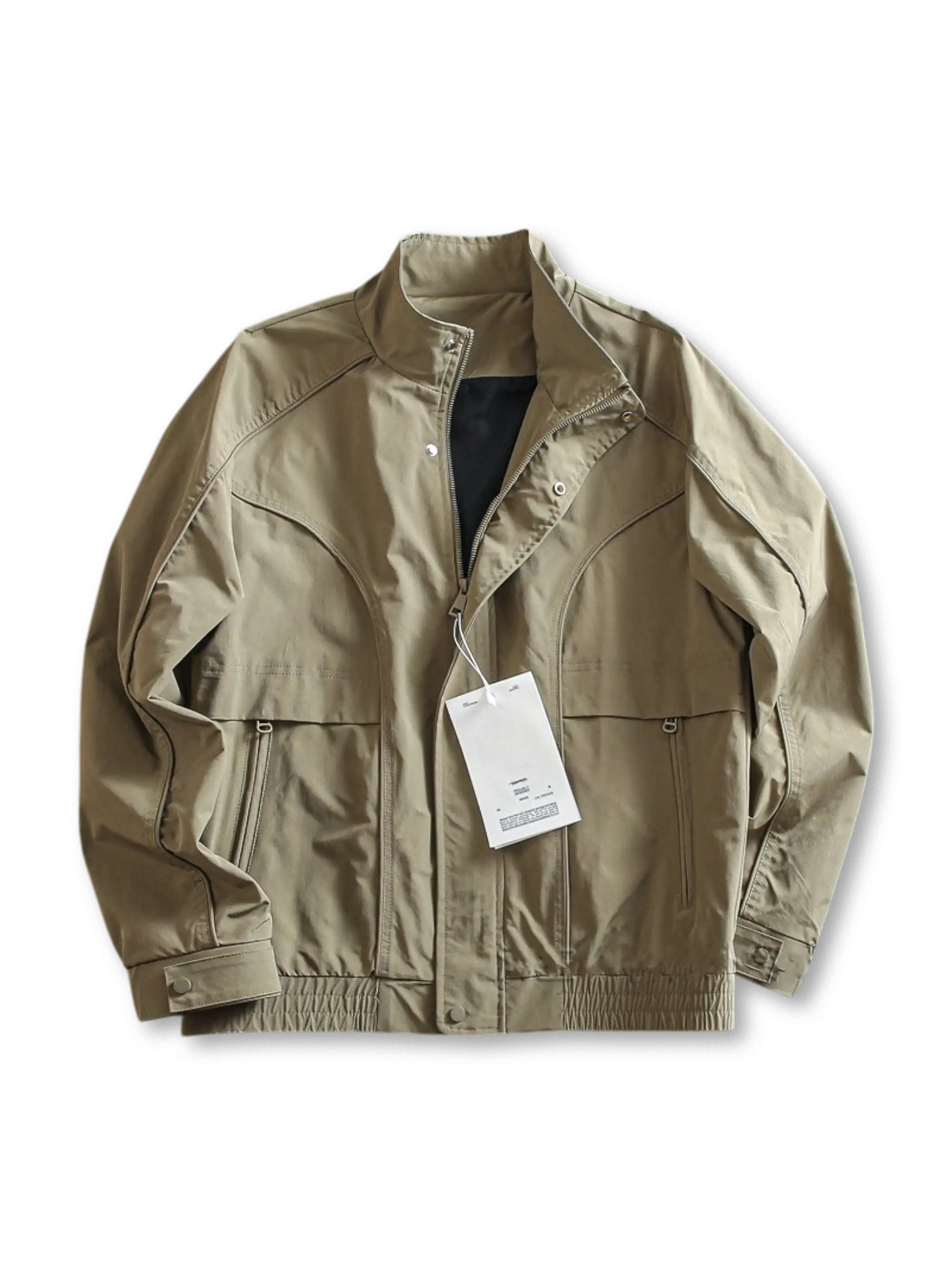 曲線切り替えと立ち襟が特徴の柔らかくハリのあるスタンドカラージャケット。多用途に対応。