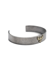 三頭鷹モチーフの酸化仕上げが印象的な925純銀バングル。