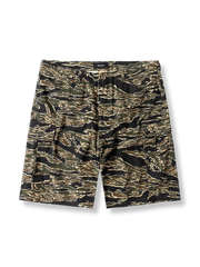 虎柄迷彩マルチポケットカーゴショーツ。