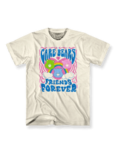 ケアベア カートゥーンプリントTシャツ正面図、ケアベアと「Friends Forever」標語