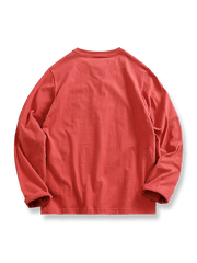 白い長袖Tシャツ、ヴィンテージカレッジ風のプリント付き