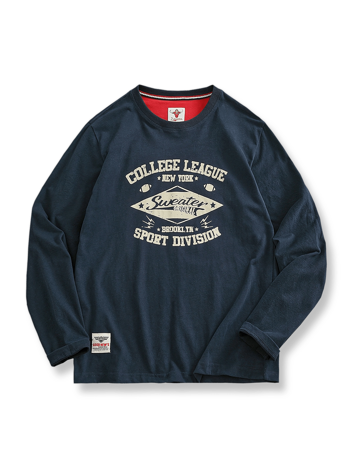 白い長袖Tシャツ、ヴィンテージカレッジ風のプリント付き