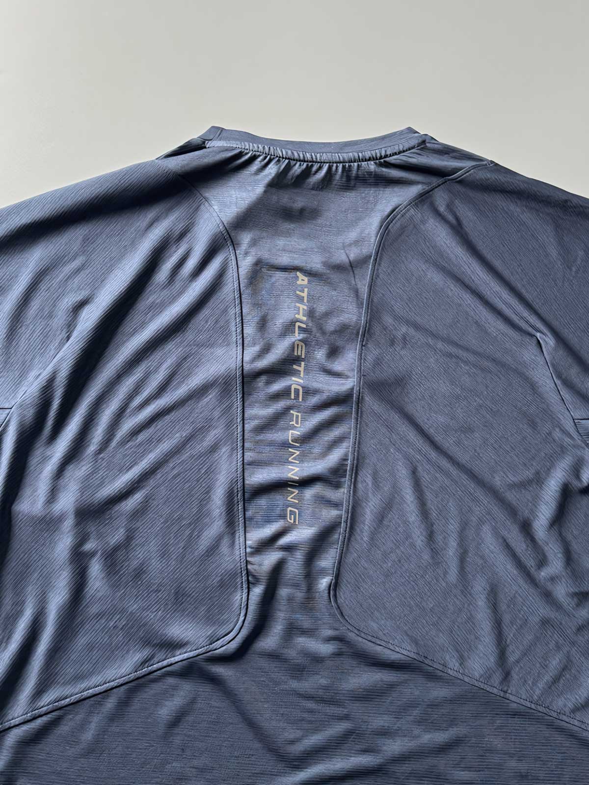 スポーツシャツのディテール