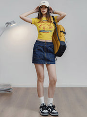 モデル画像: モデルが着用するイエローストーン公園プリントTシャツのコーディネート画像