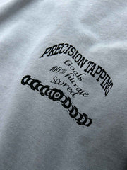 製品画像: アメカジグラデーションウォッシュ英字プリント長袖Tシャツの平置き画像
詳細画像: 長袖Tシャツの胸元英字プリントのディテール画像