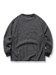 ストライプのディテールと袖口のデザイン