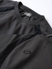 カラーコンビネーションと刺繍のディテール