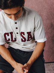 カラーブロックパッチワーク刺繍ヘンリーネックコットンTシャツ