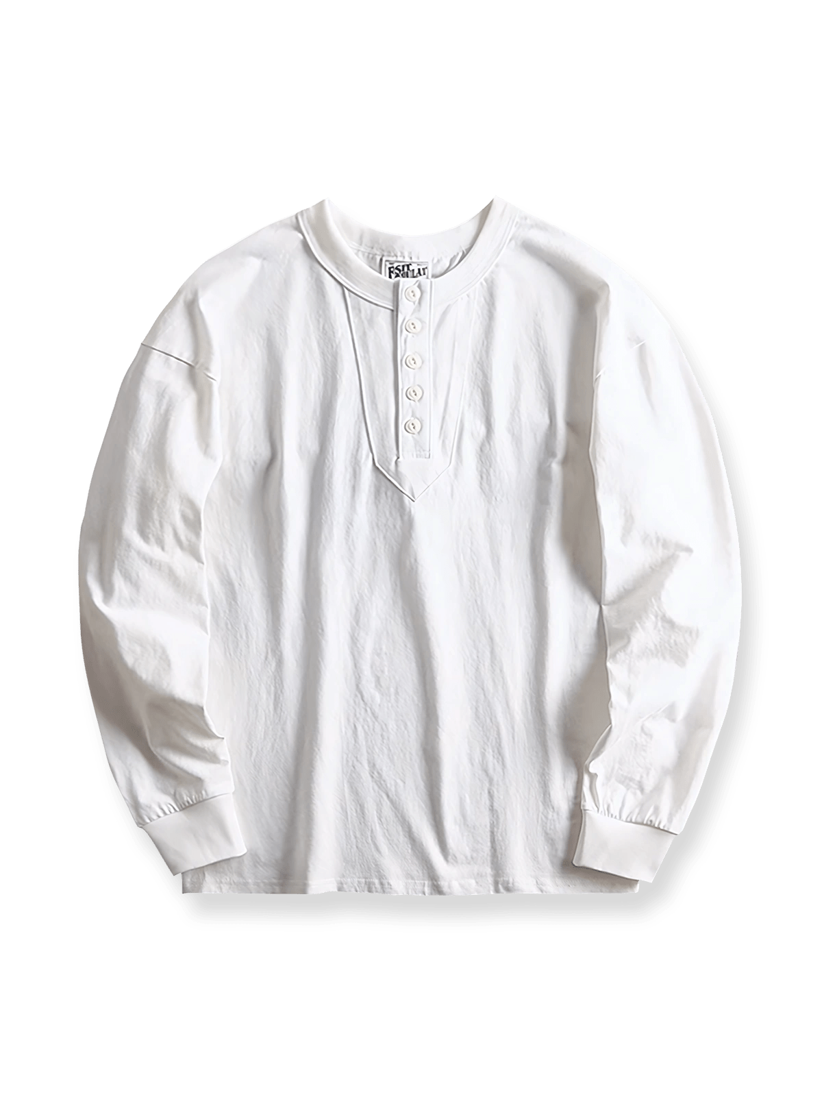 产品画像
アメカジ ヘンリーネックTシャツの全体画像。ヴィンテージ感のあるデザインとアメリカンピマコットンの質感が強調されています。
詳細画像
ヘンリーネックTシャツのディテール画像。三本針リブの襟元や、成衣洗い加工された生地の質感をクローズアップで紹介。