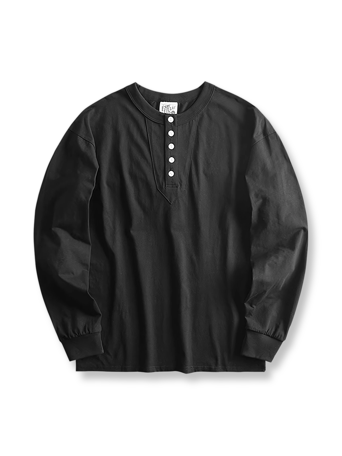 产品画像
アメカジ ヘンリーネックTシャツの全体画像。ヴィンテージ感のあるデザインとアメリカンピマコットンの質感が強調されています。
詳細画像
ヘンリーネックTシャツのディテール画像。三本針リブの襟元や、成衣洗い加工された生地の質感をクローズアップで紹介。