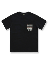 エスニック風ブラックポケットクルーネック半袖Tシャツの正面図