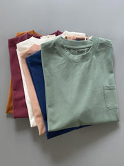 製品画像: 320gのヘビーウェイトコットンウォッシュポケット付きショートスリーブTシャツの全体像