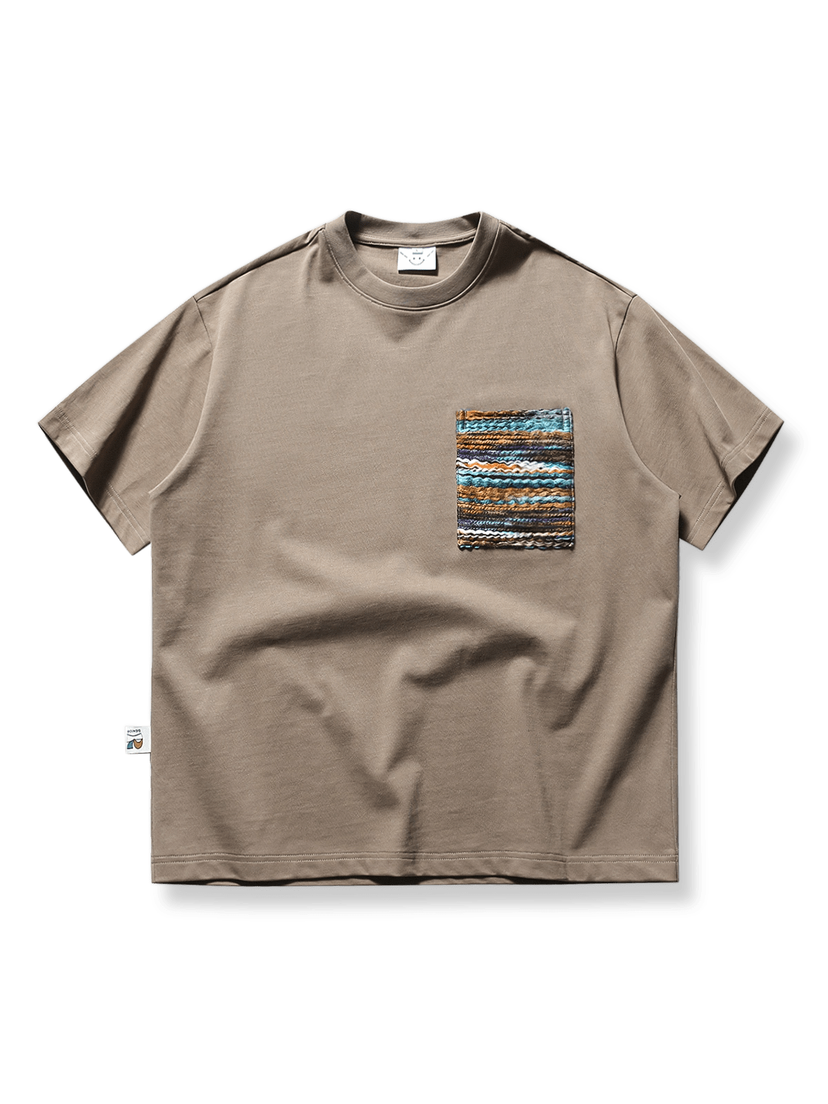 製品画像: エスニックパターンポケット付き半袖Tシャツ全体展示