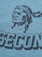 Tシャツの胸ポケットとインディアンチーフプリントのディテール