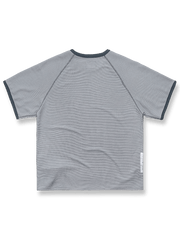 製品画像: 配色ワッフルTシャツ全体の展示、ジャカードメッシュテクスチャーとホワイトラベルのサイド装飾を示す。