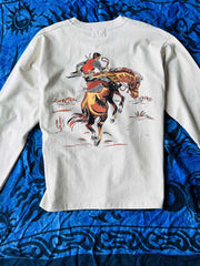 ヘンリーネックヴィンテージウエスタンカウボーイプリント長袖Tシャツの正面展示