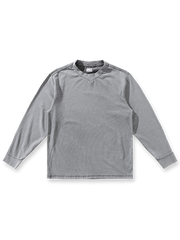 製品画像: インディゴウォッシュのヴィンテージ風長袖Tシャツの正面展示
詳細画像: Tシャツの襟元と袖口の三角カットディテールのクローズアップ