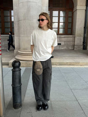 モデル画像:モデルが着用するアメリカン・ディストピア風カットエッジ半袖Tシャツ