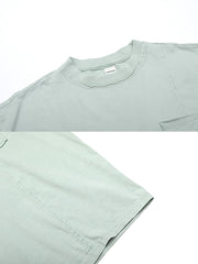 詳細画像:Tシャツのカットエッジディテールと胸の小さなポケットのクローズアップ