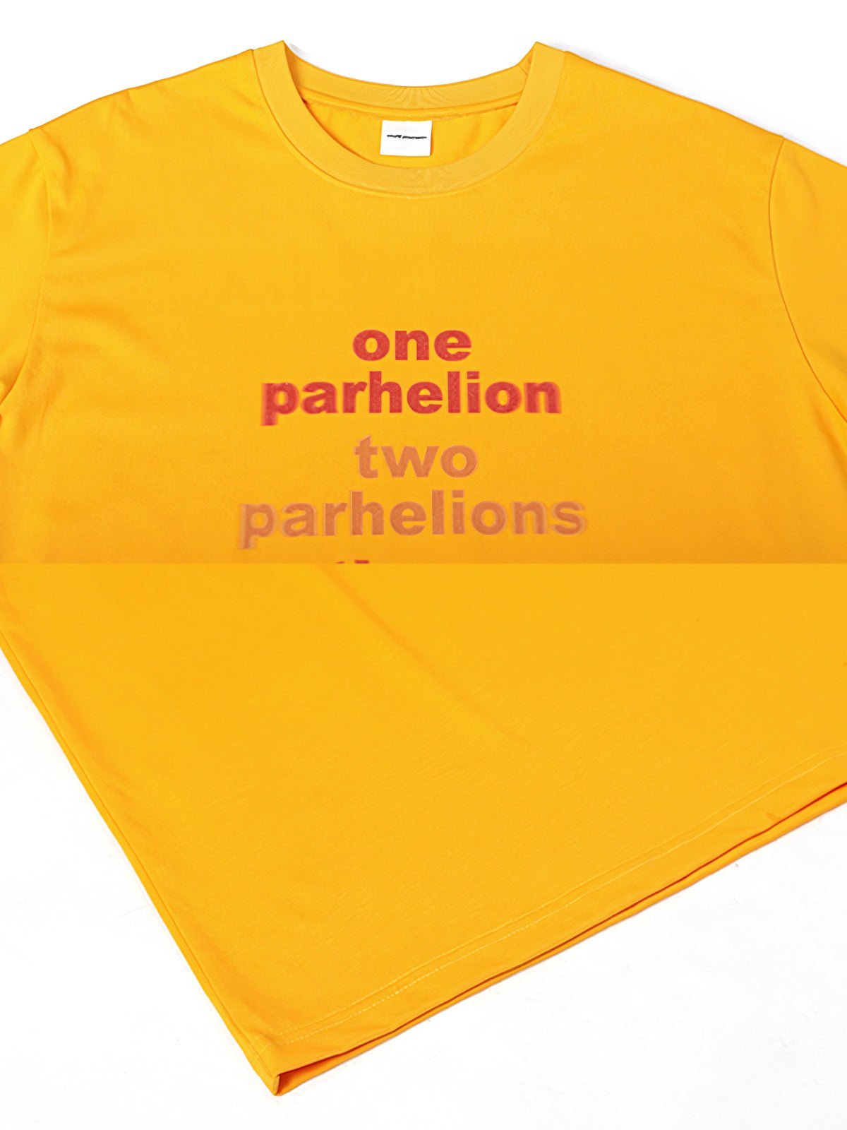 詳細画像: グラデーション柄イエローラウンドネック半袖Tシャツのディテール